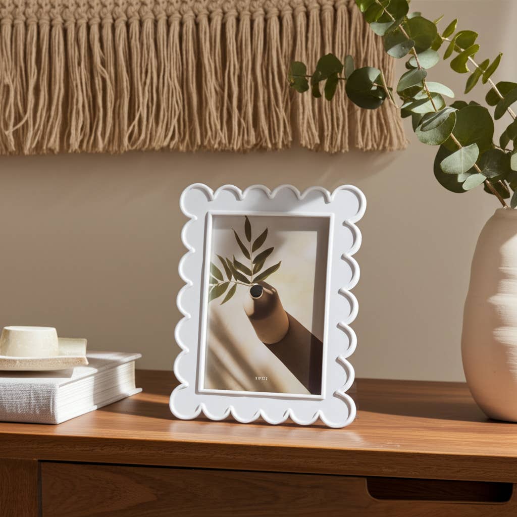 Scallop Edge Photo Frame