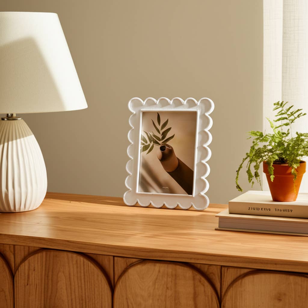 Scallop Edge Photo Frame
