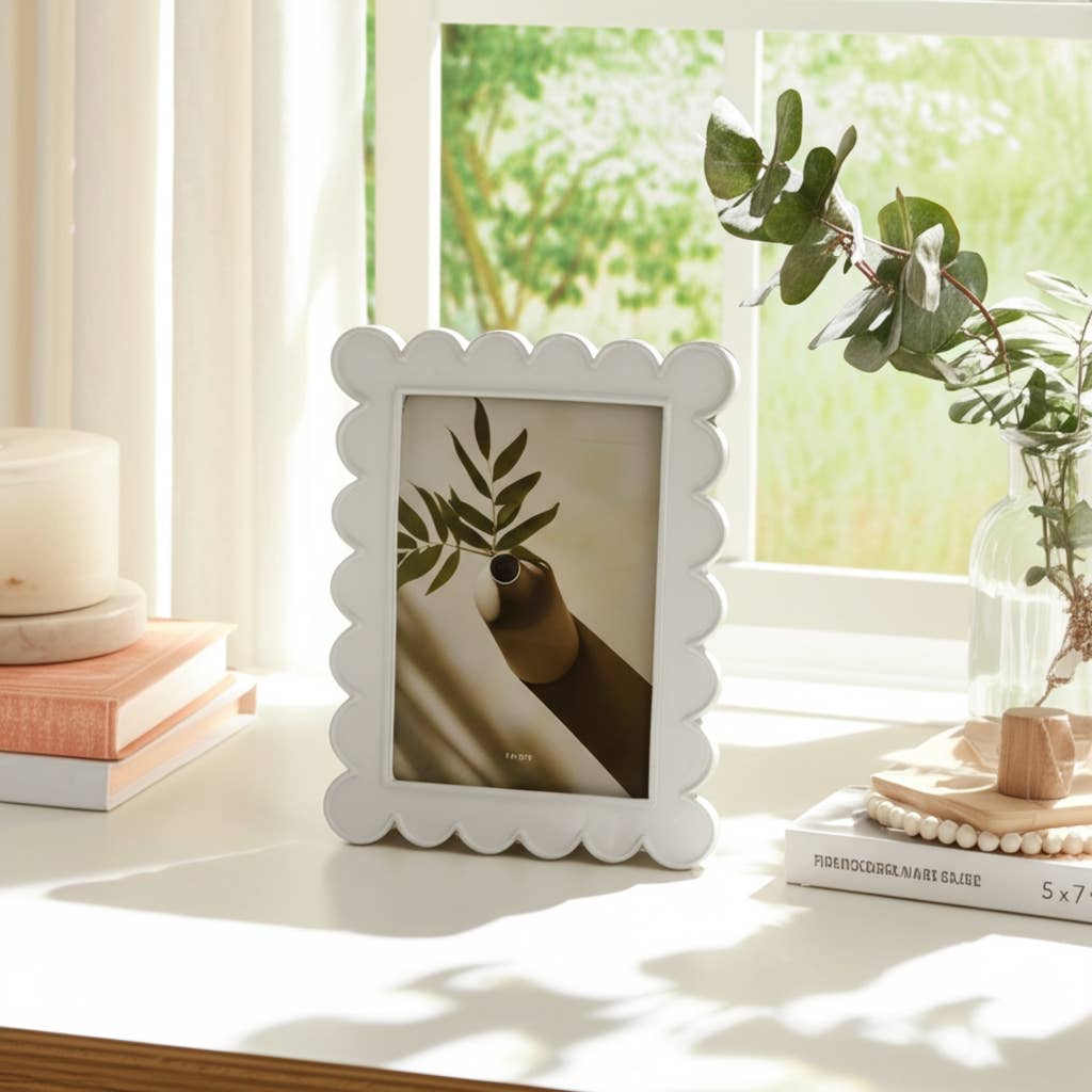 Scallop Edge Photo Frame