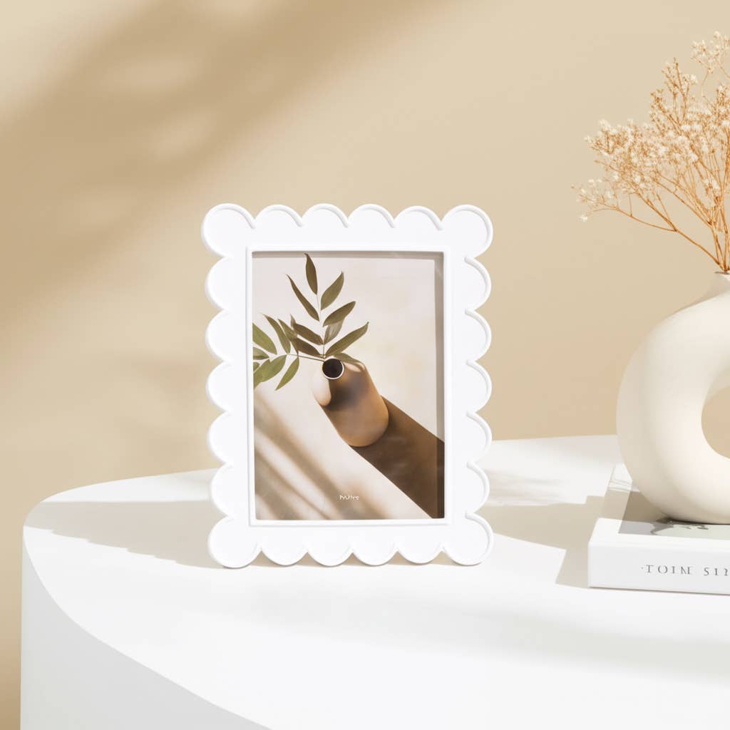 Scallop Edge Photo Frame