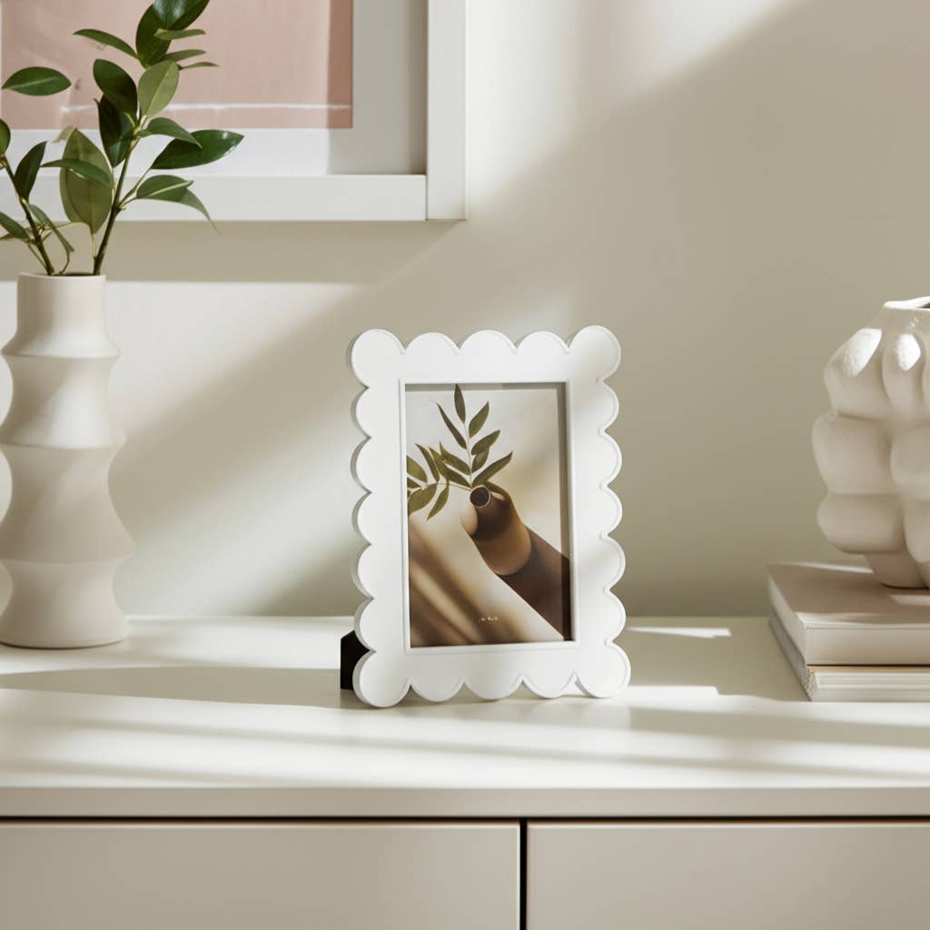 Scalloped Edge Photo Frame - White, 4x6 in.
