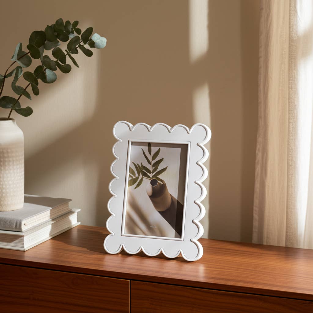 Scalloped Edge Photo Frame - White, 4x6 in.