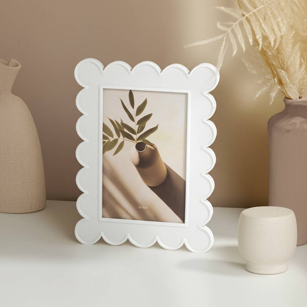 Scalloped Edge Photo Frame - White, 4x6 in.