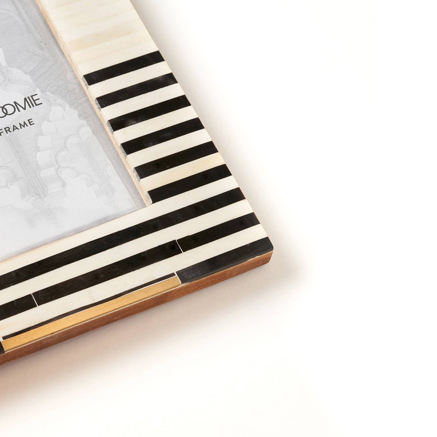 Mukhendu Stripe 4" x 6" Picture Frame – Black & White Bone Inlay