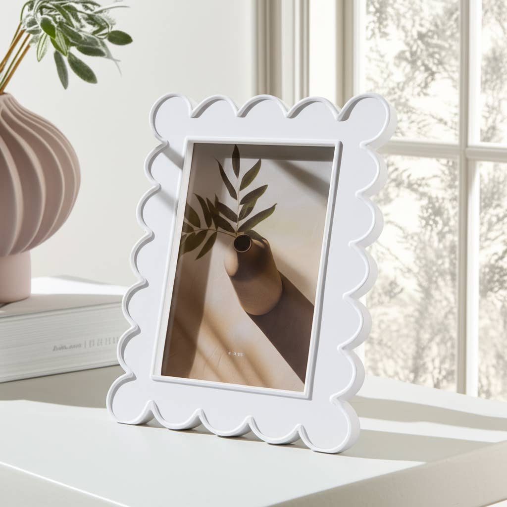 Scalloped Edge Photo Frame - White, 4x6 in.